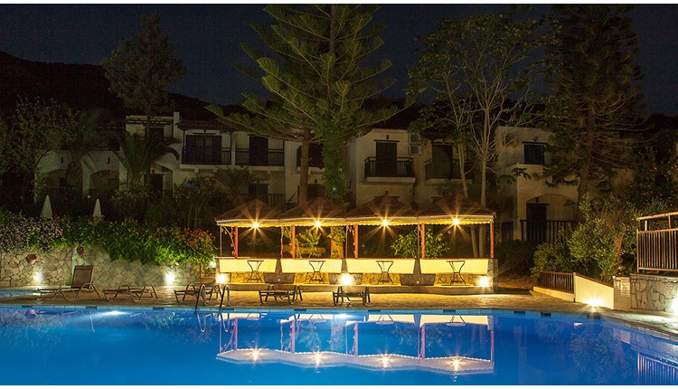 Elpida Village, Крит